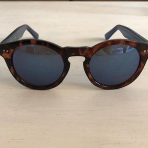 Women’s Gap sunglasses
